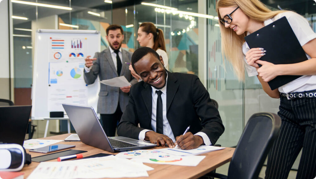 What are the benefits of using job listing company to find new jobs